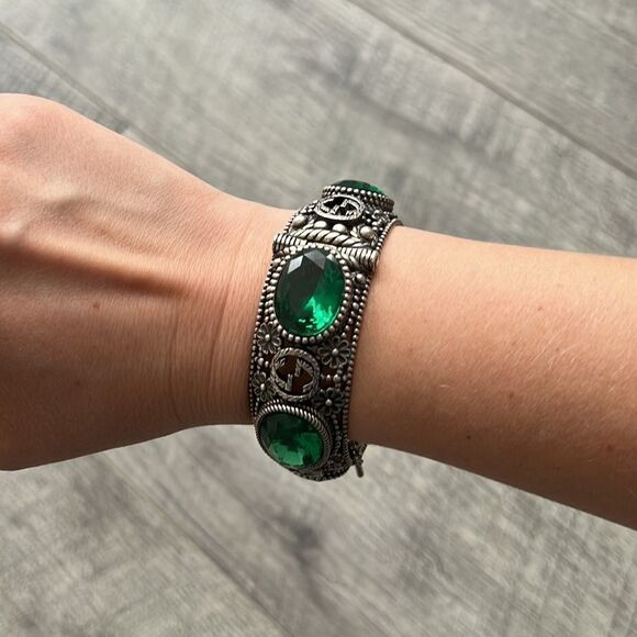 Gucci new!
Crystal-embellished Sterling-silver Bracelet - Green Sz 16 - Picture 8 of 14
